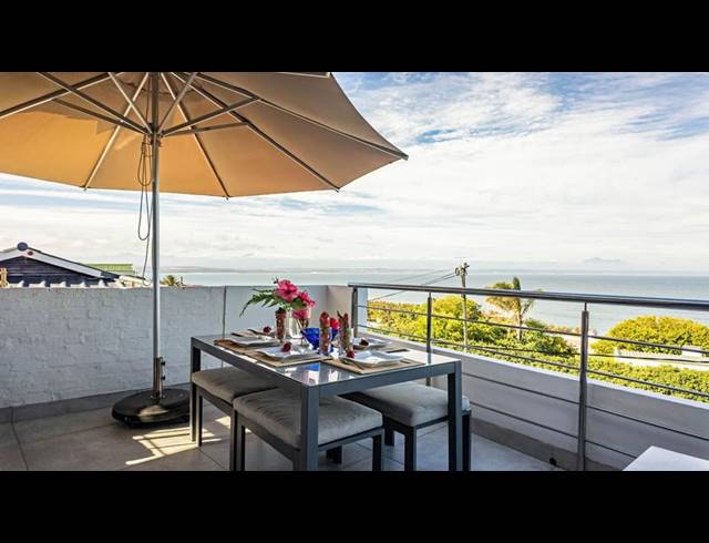 7 BEDROOM HOUSE FOR SALE IN SANTOS BAY